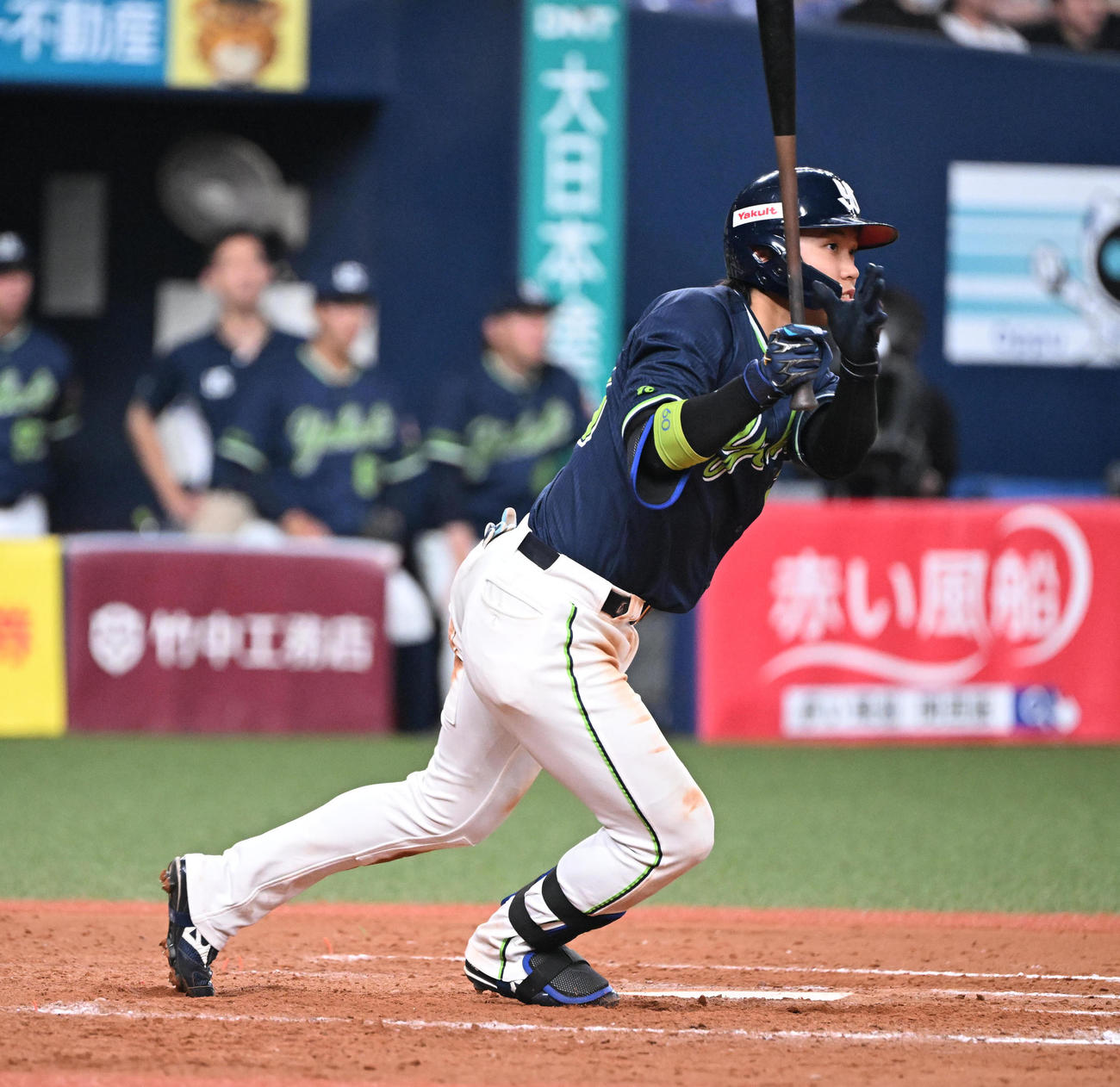オリックス対ヤクルト　9回表ヤクルト2死二塁、右翼線に勝ち越し適時二塁打を放つ武岡（撮影・和賀正仁）