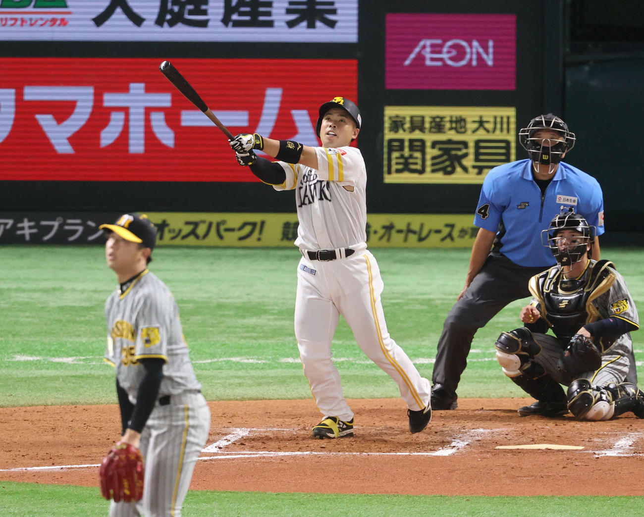 ソフトバンク対阪神　7回裏ソフトバンク無死、近藤は右越え本塁打を放つ（撮影・梅根麻紀）