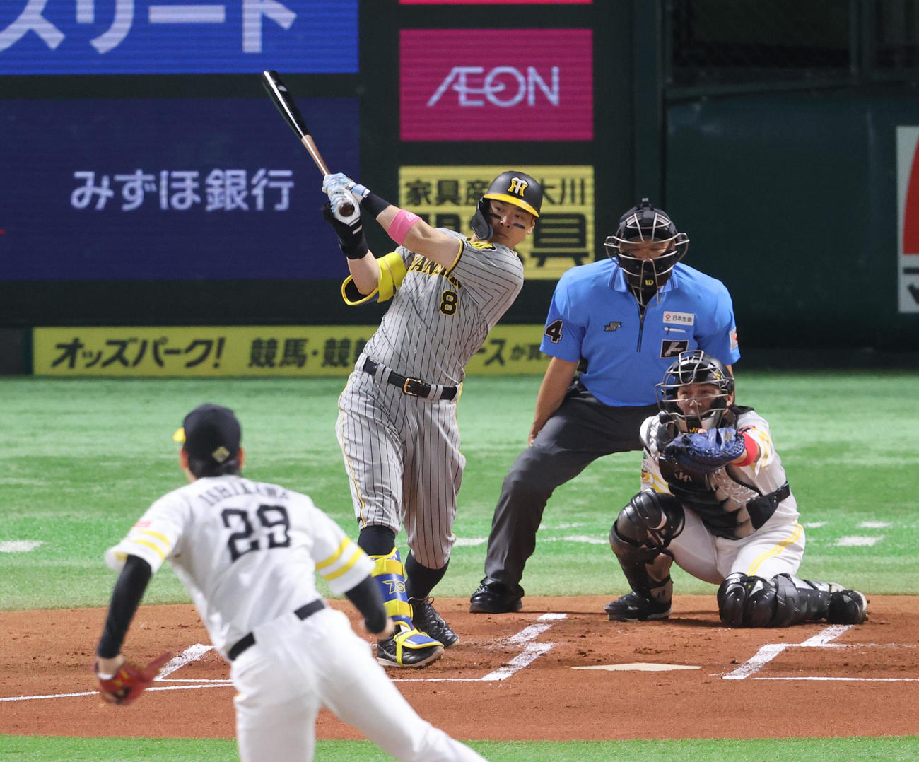 ソフトバンク対阪神　1回表阪神1死一、二塁、佐藤輝は右前安打を放つ（撮影・梅根麻紀）