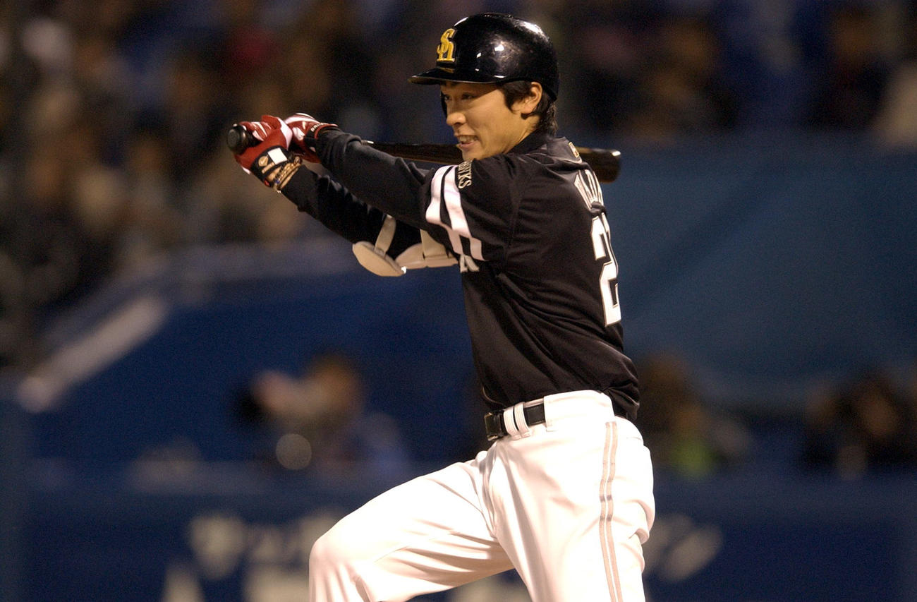 05年5月8日、和田毅は遊撃にプロ初の内野安打を放つ