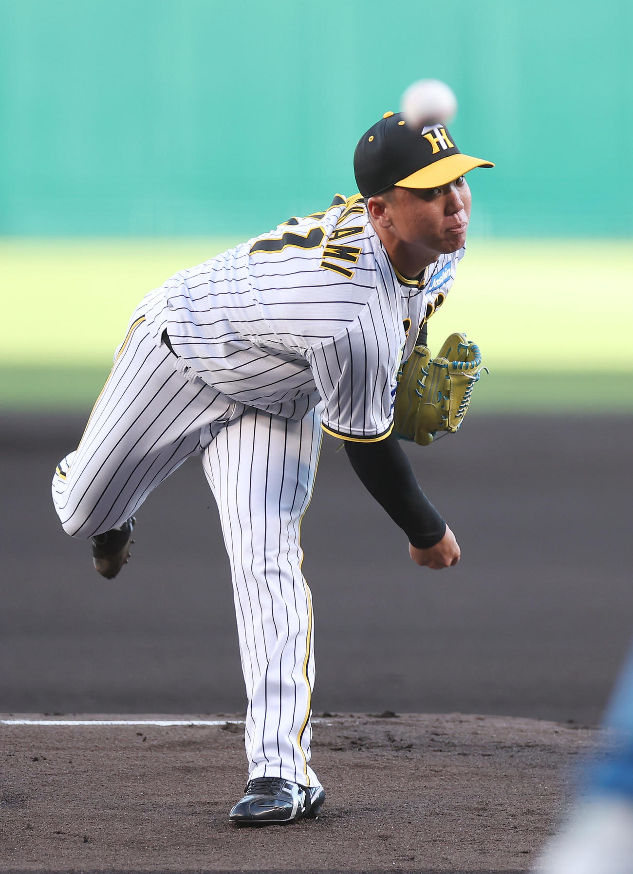 阪神対日本ハム　力投する阪神先発の村上（撮影・前田充）