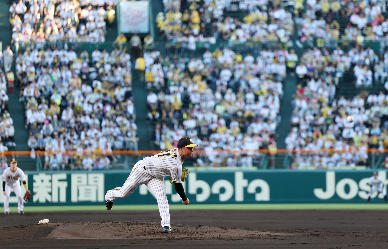 阪神対日本ハム　力投する阪神先発の村上（撮影・前田充）