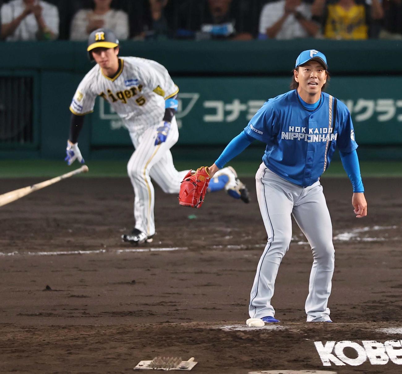阪神対日本ハム　5回裏阪神2死満塁、宮西は近本に先制適時打を浴びる（撮影・上田博志）