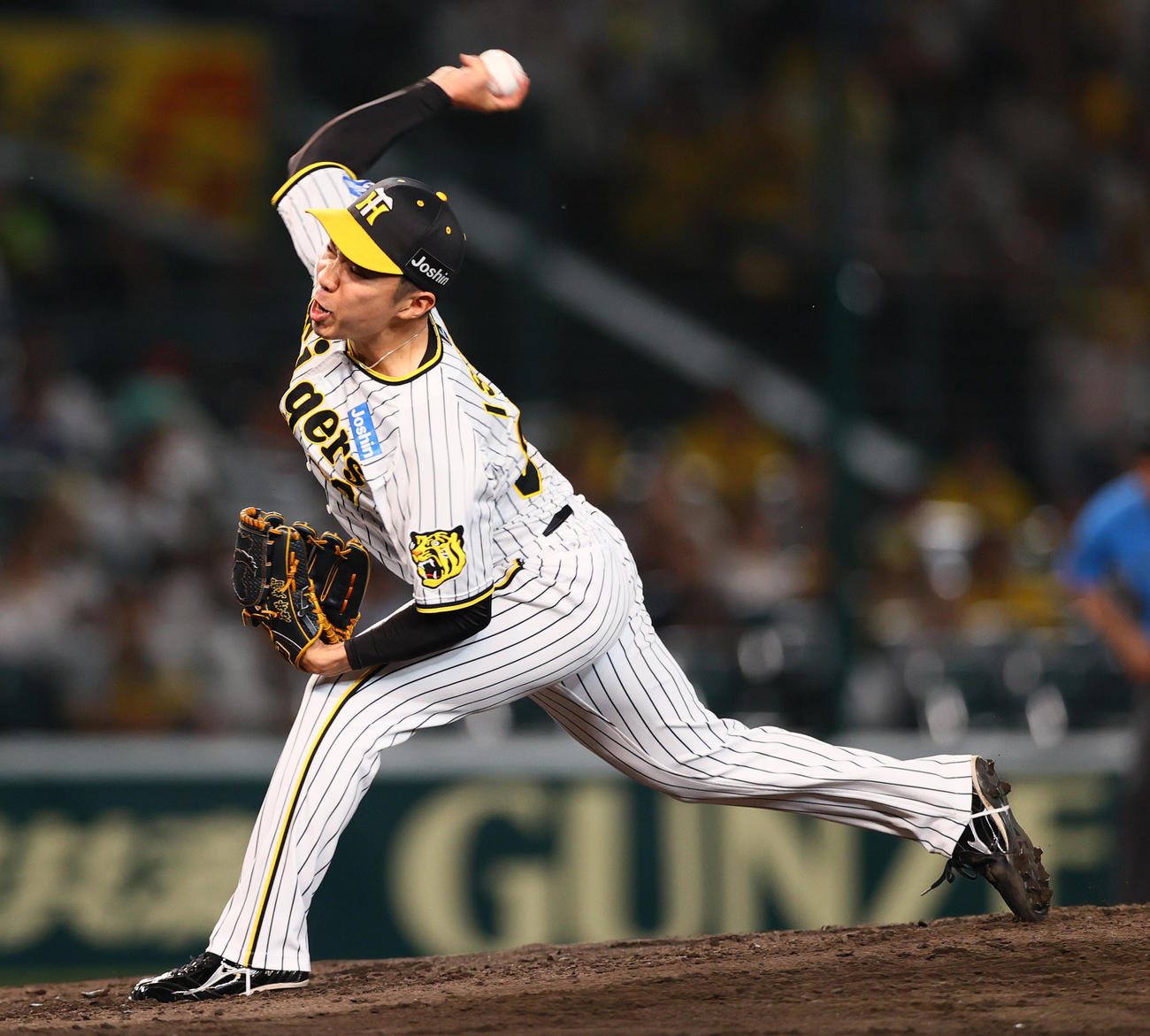 阪神対日本ハム　6回表、阪神2番手で登板の石井（撮影・上山淳一）