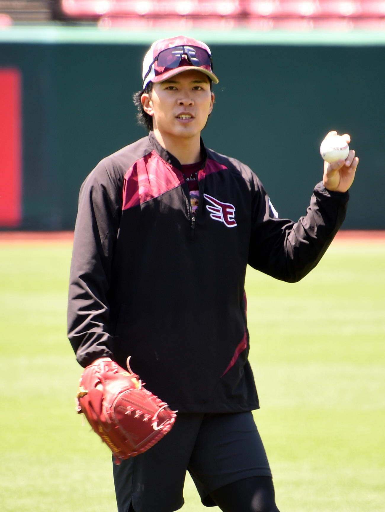 キャッチボールする楽天早川（撮影・山田愛斗）