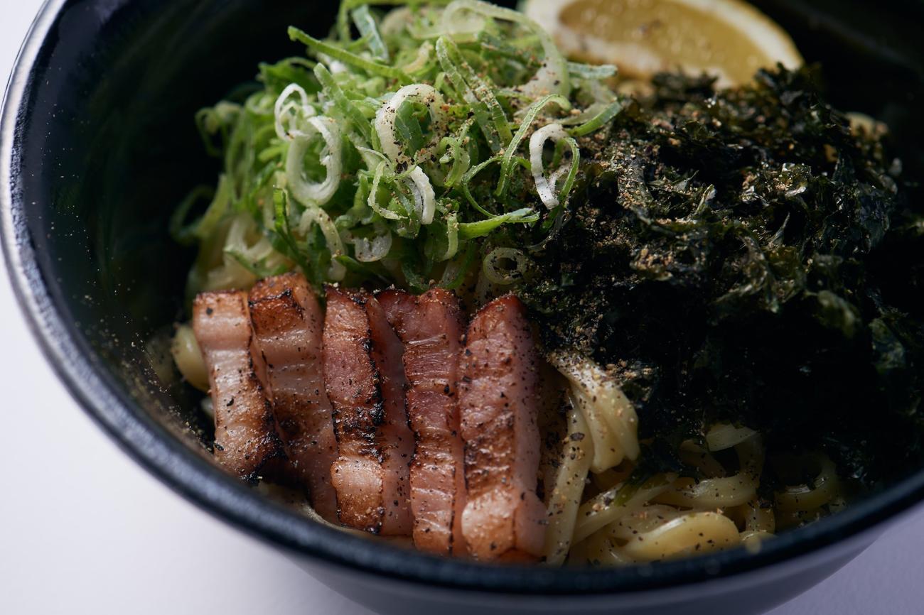 超人気ラーメン店「らぁ麺　飯田商店」とDeNAがコラボして販売する「すたぁ麺」（球団提供）