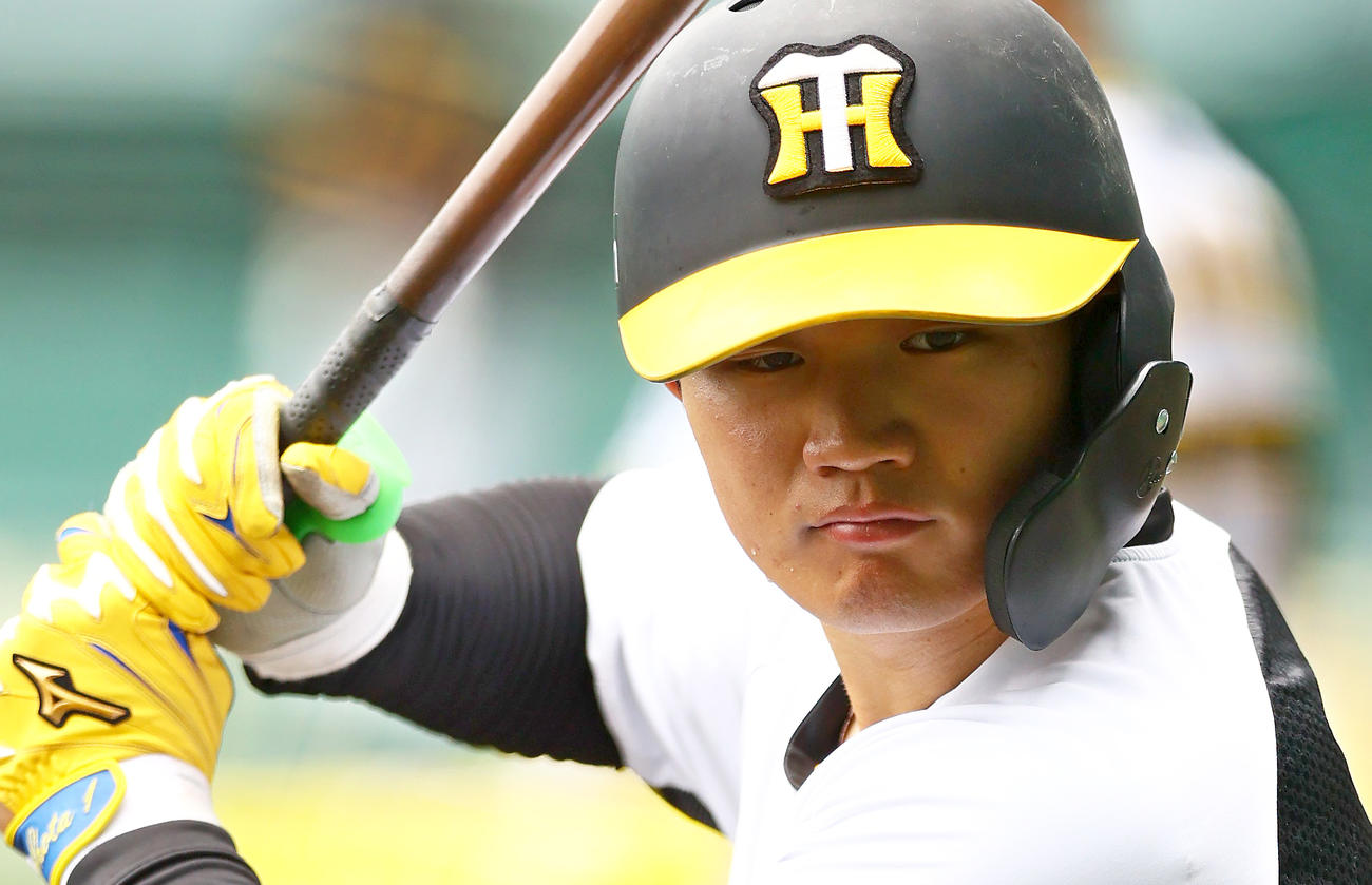 打撃練習に励む阪神森下（撮影・上山淳一）