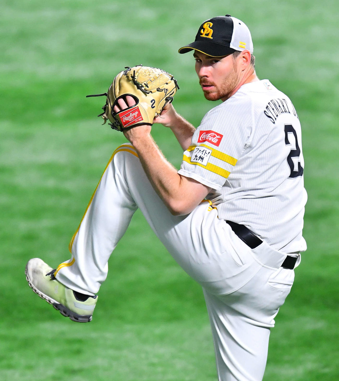 20日、キャッチボールを行うスチュワート（撮影・岩下翔太）