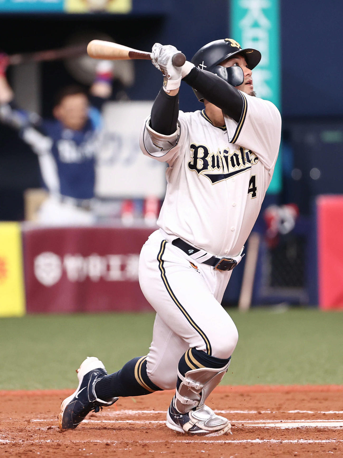 オリックス対西武　8回裏オリックス2死、森は右越えソロ本塁打を放つ（撮影・西尾就之）