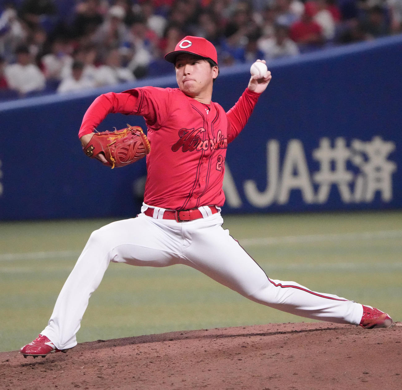 中日対広島　8回裏、広島2番手で登板する黒原（撮影・森本幸一）