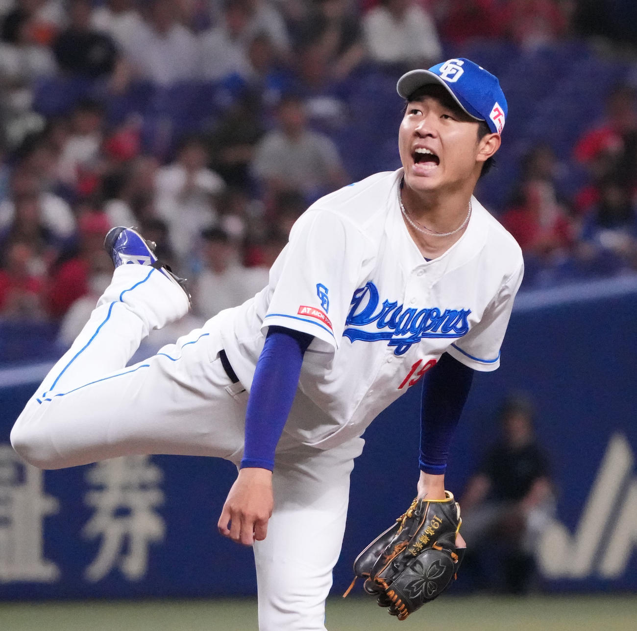 中日対広島　声を出し力投する中日高橋宏（撮影・森本幸一）