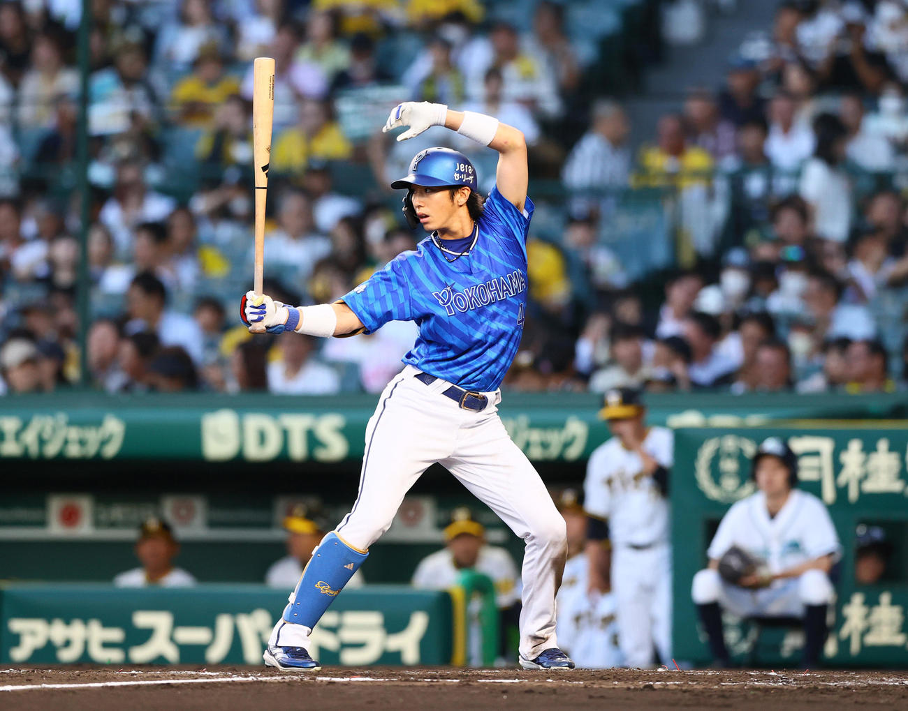 阪神対DeNA 4回表DeNA無死、打席に立つ度会（撮影・上山淳一）