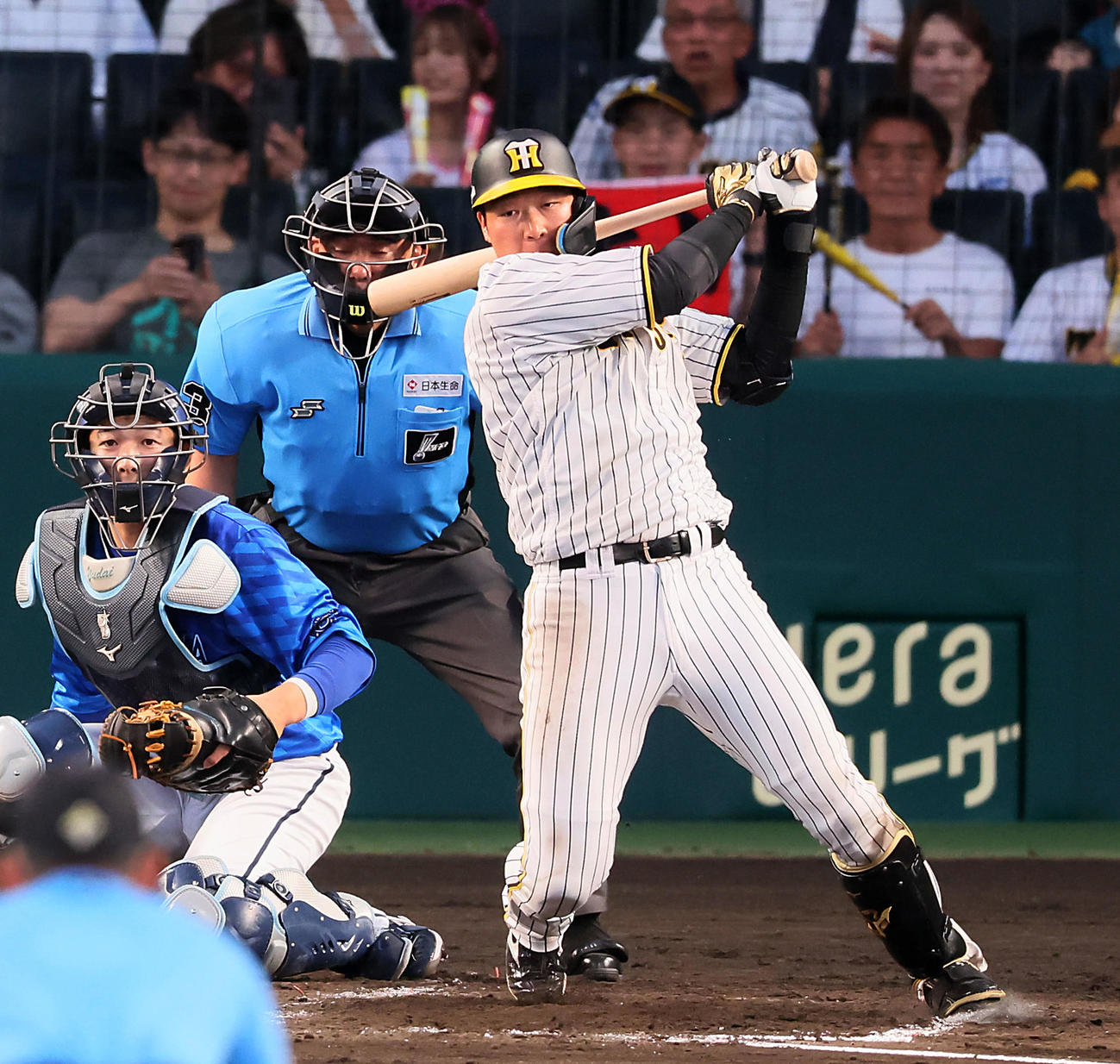 阪神対DeNA 4回裏阪神1死一塁、大山は中前打を放つ（撮影・加藤哉）