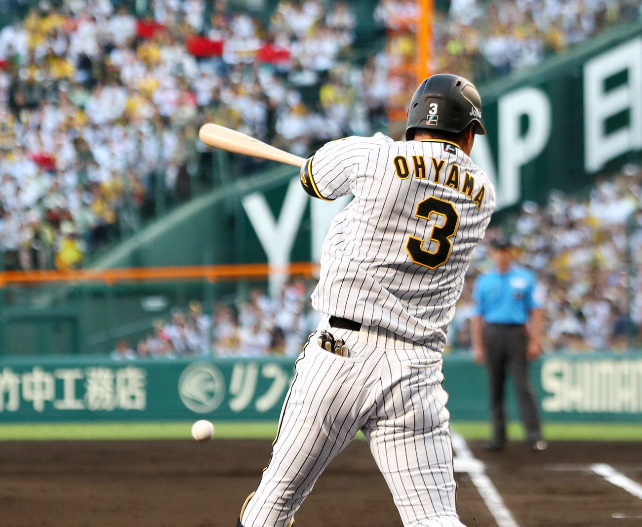 阪神対DeNA 2回裏阪神無死、大山は右前打を放つ（撮影・上山淳一）
