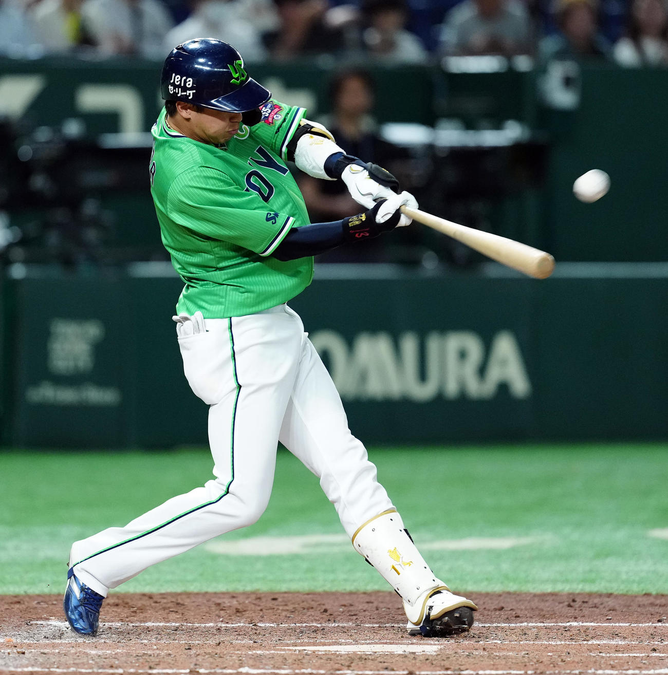 巨人対ヤクルト　4回表ヤクルト2死、左越えにソロ本塁打を放つ山田（撮影・たえ見朱実）