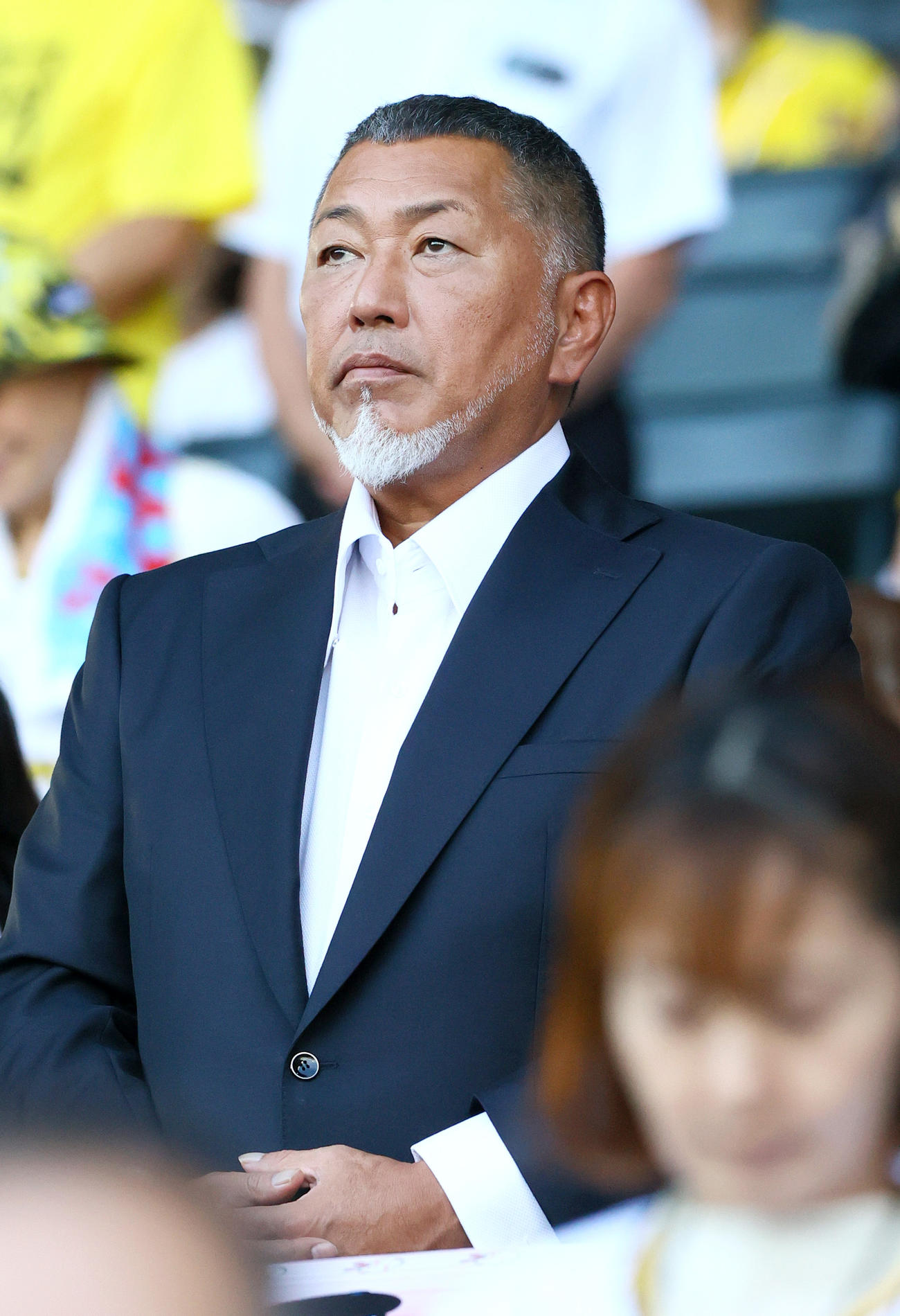阪神対DeNA　君が代を聞く清原氏（撮影・上山淳一）
