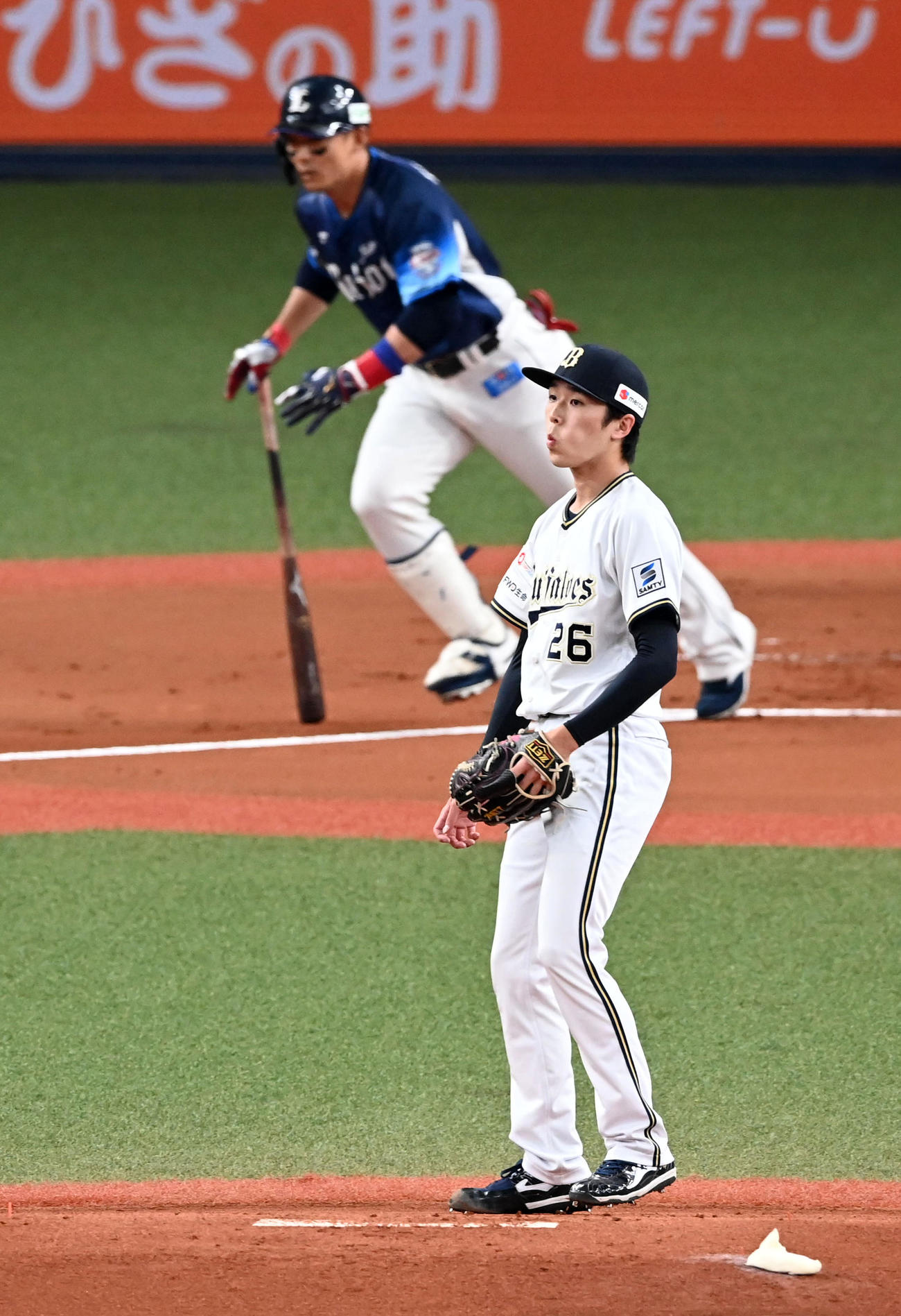 オリックス対西武　1回表西武1死三塁、栗山に先制右犠飛を打たれた斎藤（撮影・前岡正明）