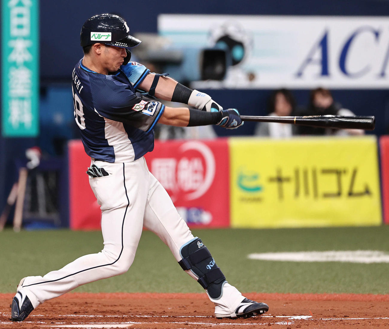 オリックス対西武　3回表西武1死一、二塁、岸は左越えに本塁打を放つ（撮影・西尾就之）
