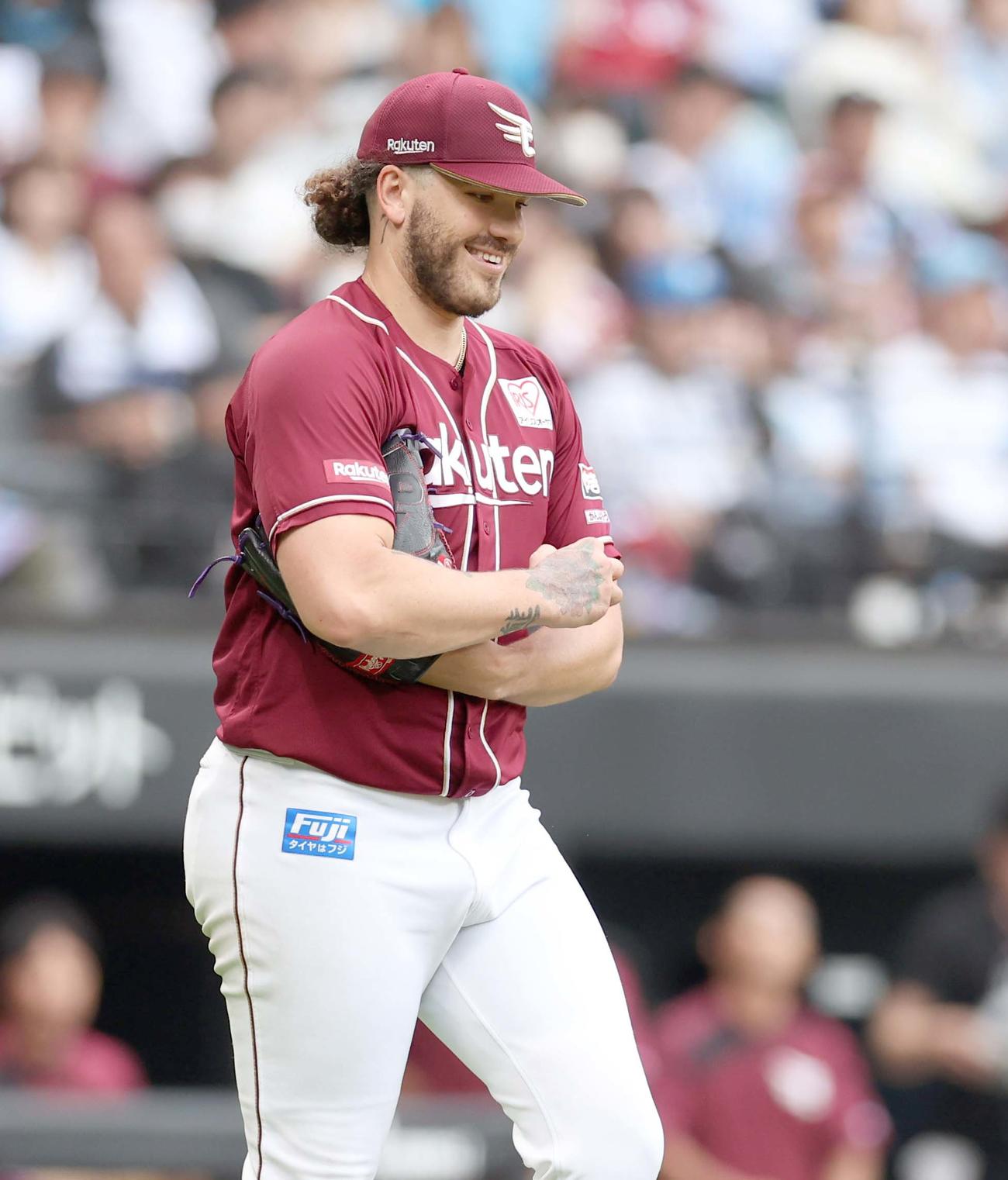 日本ハム対楽天　6回裏日本ハム1死三塁、福田光に適時二塁打を浴び苦笑いのポンセ（撮影・黒川智章）