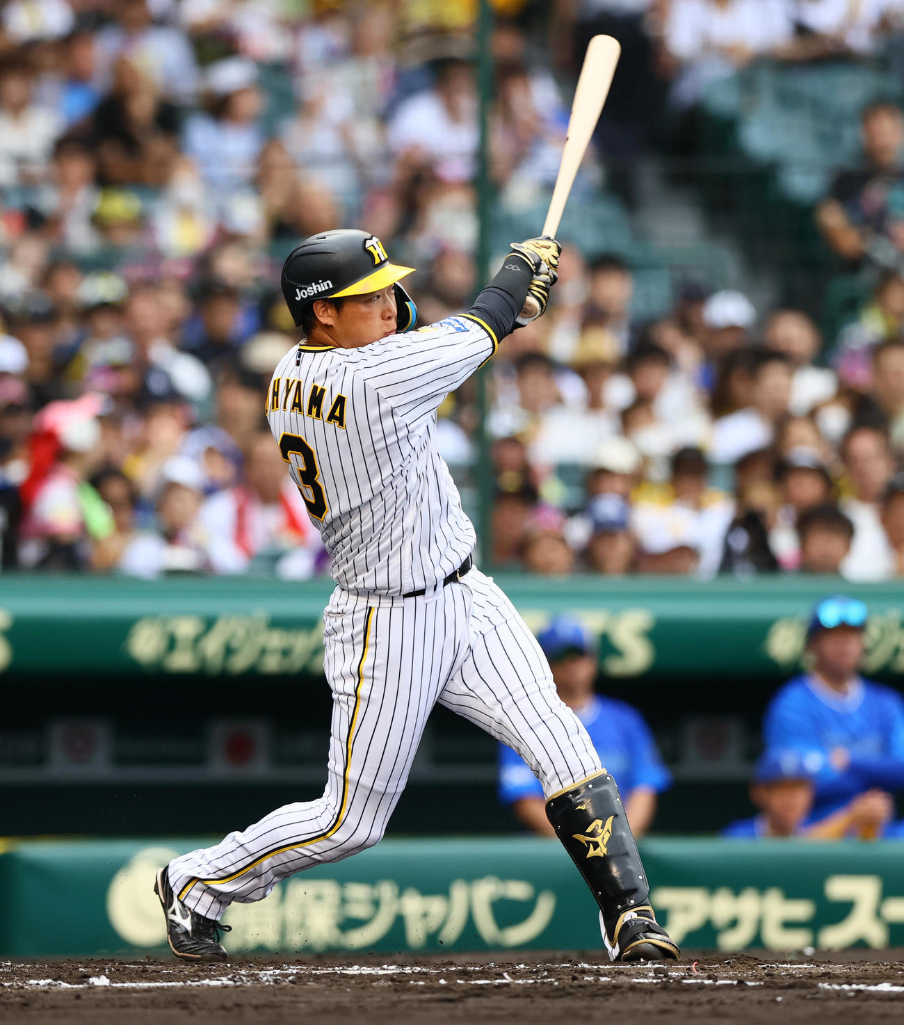 阪神対DeNA 2回裏阪神無死、大山は先制の左越えソロ本塁打を放つ（撮影・上山淳一）