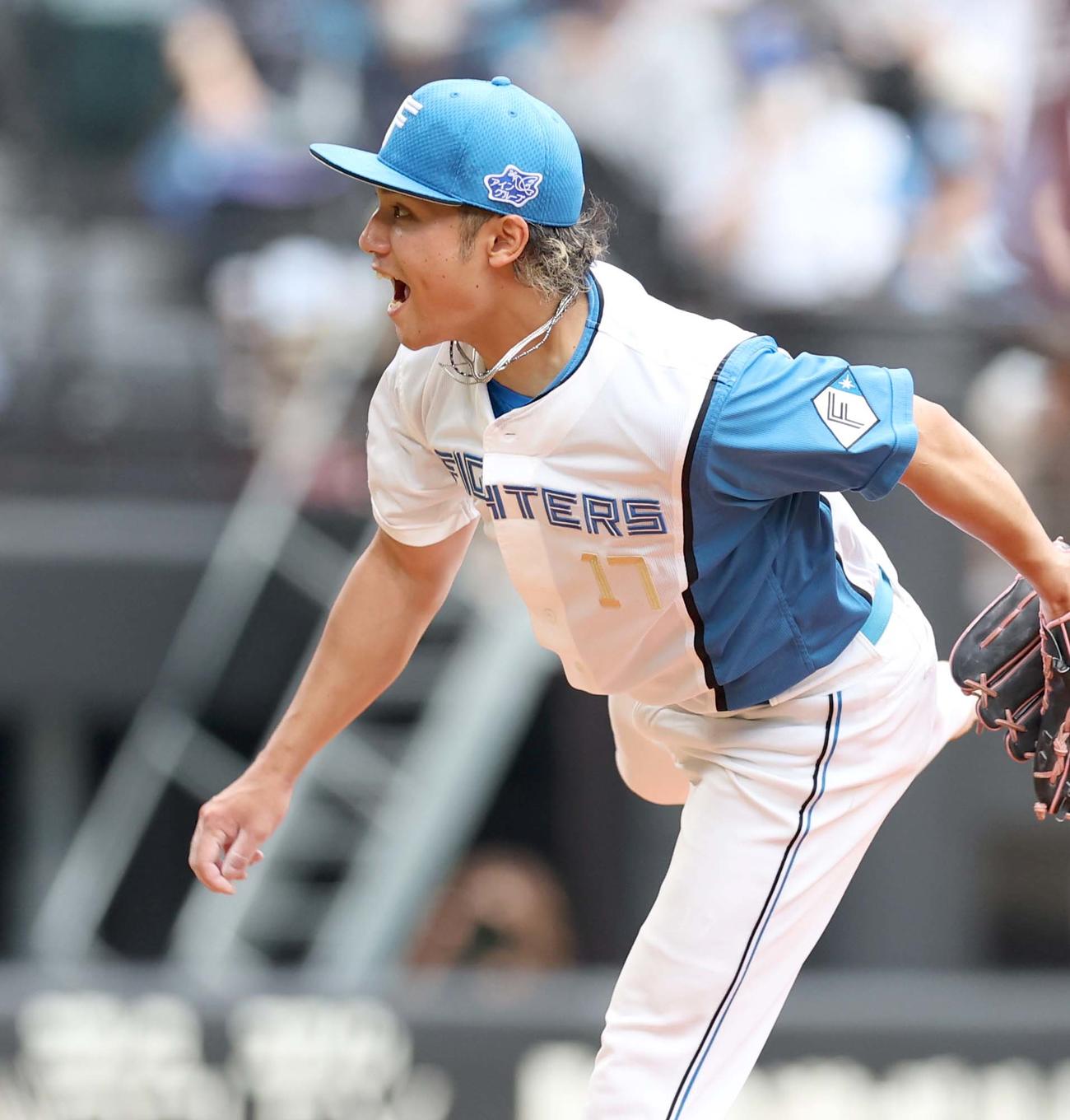 日本ハム対楽天　5回表楽天2死一塁、叫びながら投球し浅村を二ゴロにとる伊藤（撮影・黒川智章）