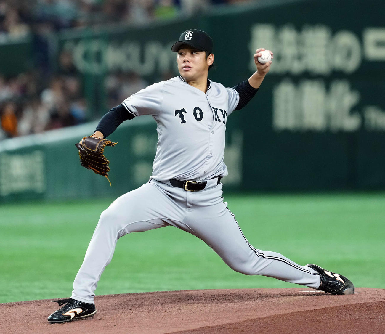巨人対ヤクルト　巨人の先発又木（撮影・たえ見朱実）