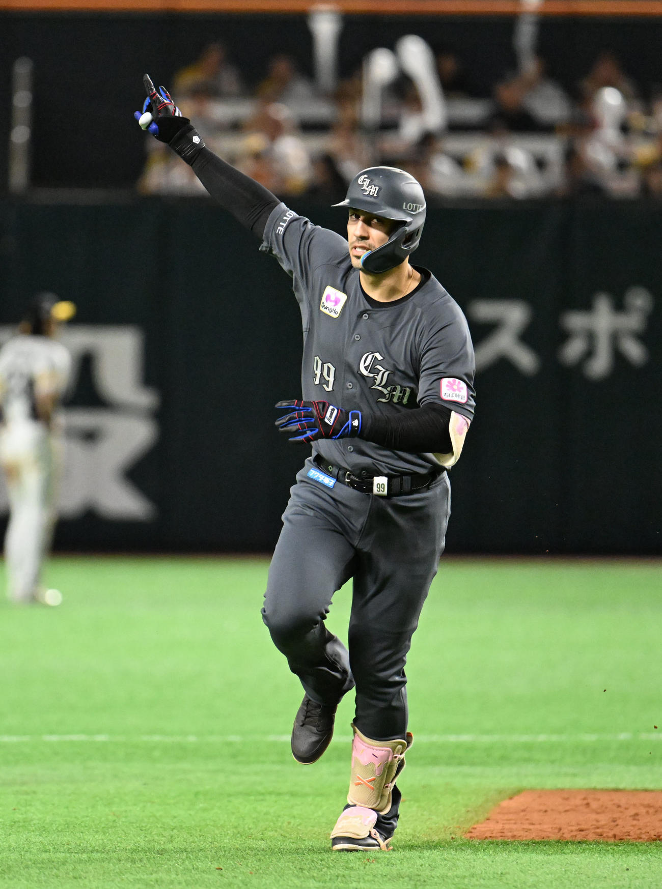 ソフトバンク対ロッテ　9回表ロッテ2死一、二塁、ソトは逆転本塁打を放つ（撮影・林敢治）