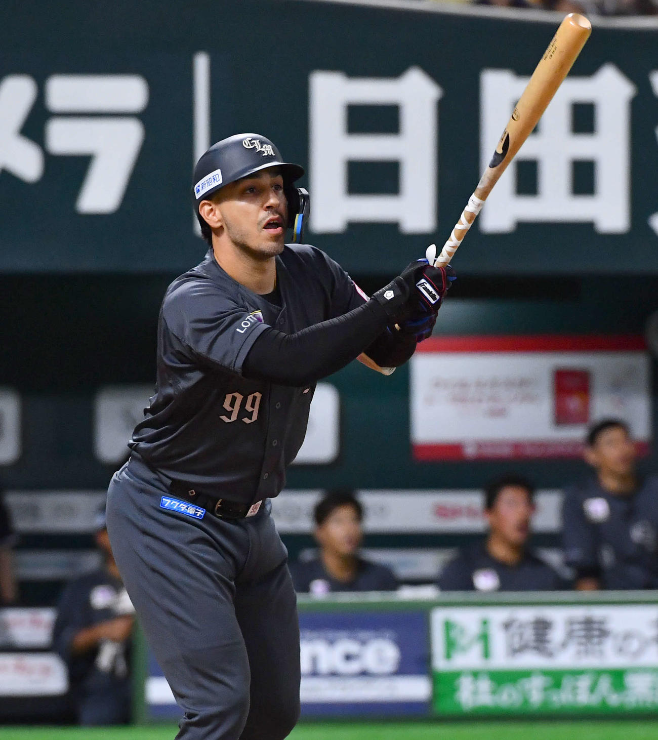 ソフトバンク対ロッテ　9回表ロッテ2死一、二塁、ソトは逆転の右越え3点本塁打を放つ（撮影・岩下翔太）