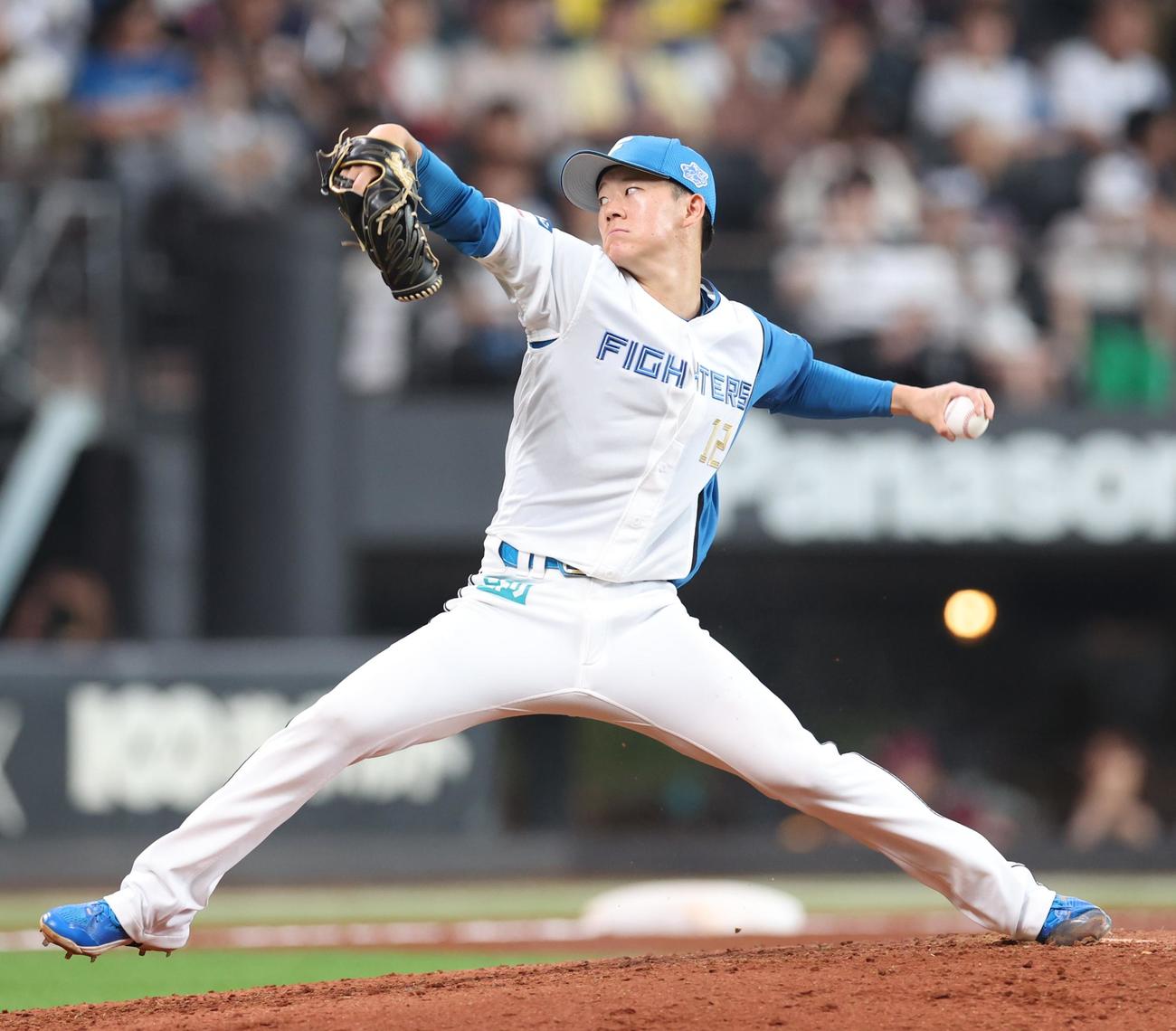 日本ハム対楽天　8回に登板の矢沢（撮影・黒川智章）
