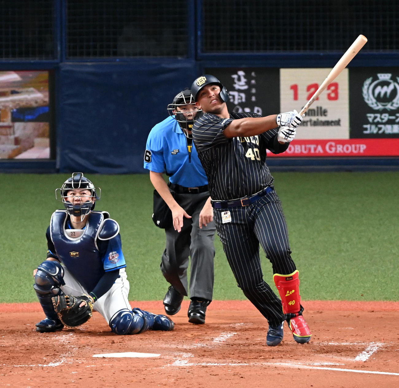 オリックス対西武　4回裏オリックス無死、セデーニョは左中間に本塁打を放つ（撮影・前岡正明）