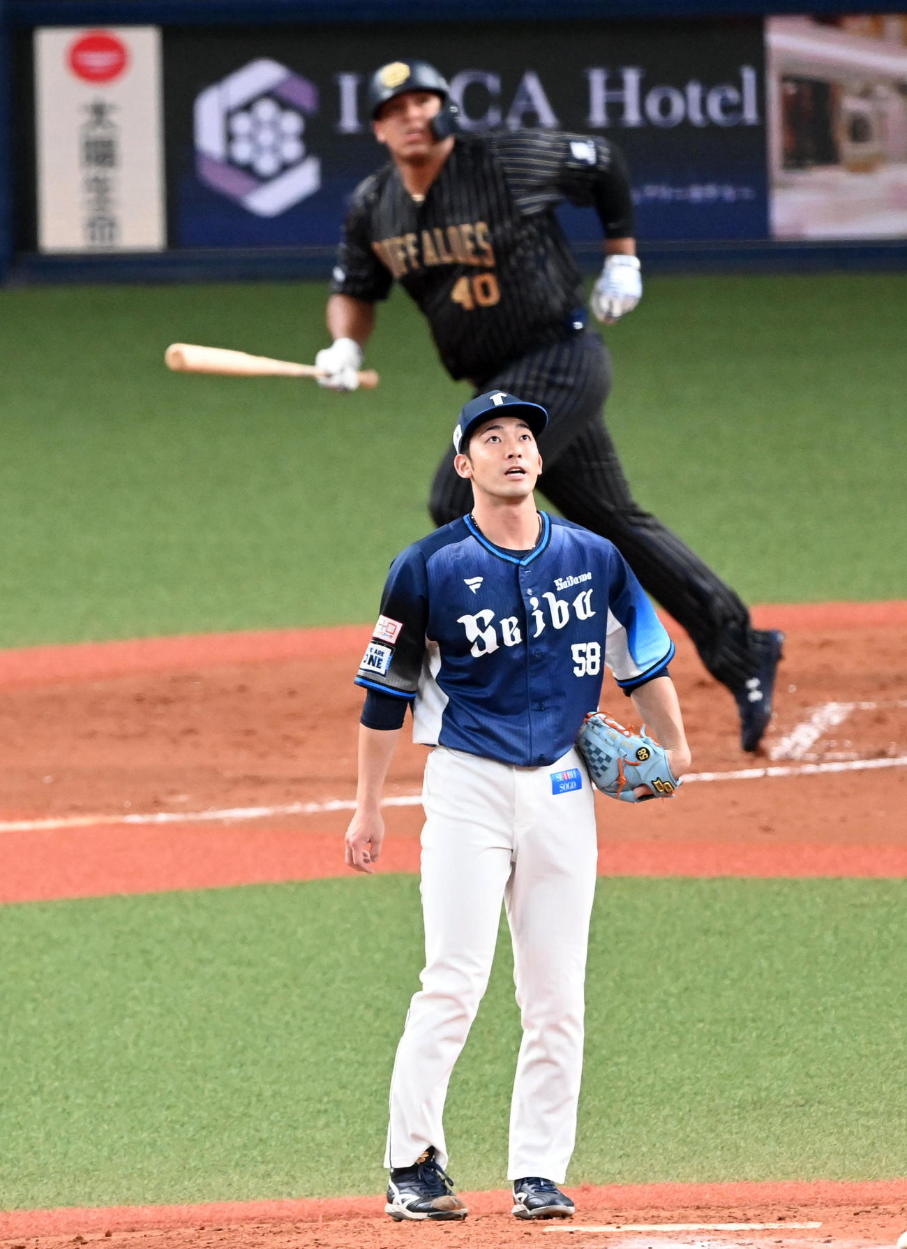 オリックス対西武　4回裏オリックス無死、セデーニョに左中間へ本塁打を打たれた中村祐（撮影・前岡正明）