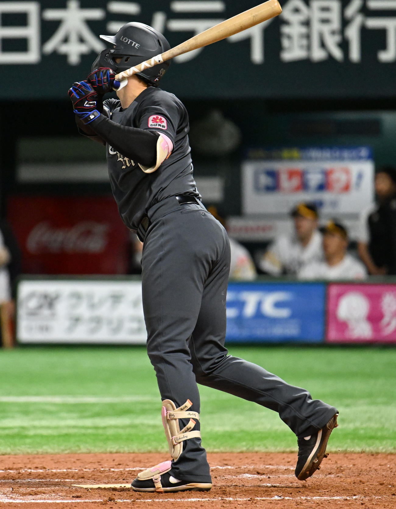 ソフトバンク対ロッテ　9回表ロッテ2死一、二塁、ソトは逆転本塁打を放つ（撮影・林敢治）