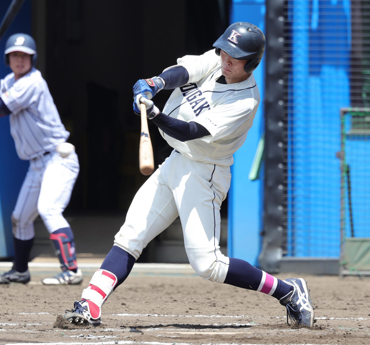 ケース打撃に臨む国学院大・柳舘（撮影・野上伸悟）