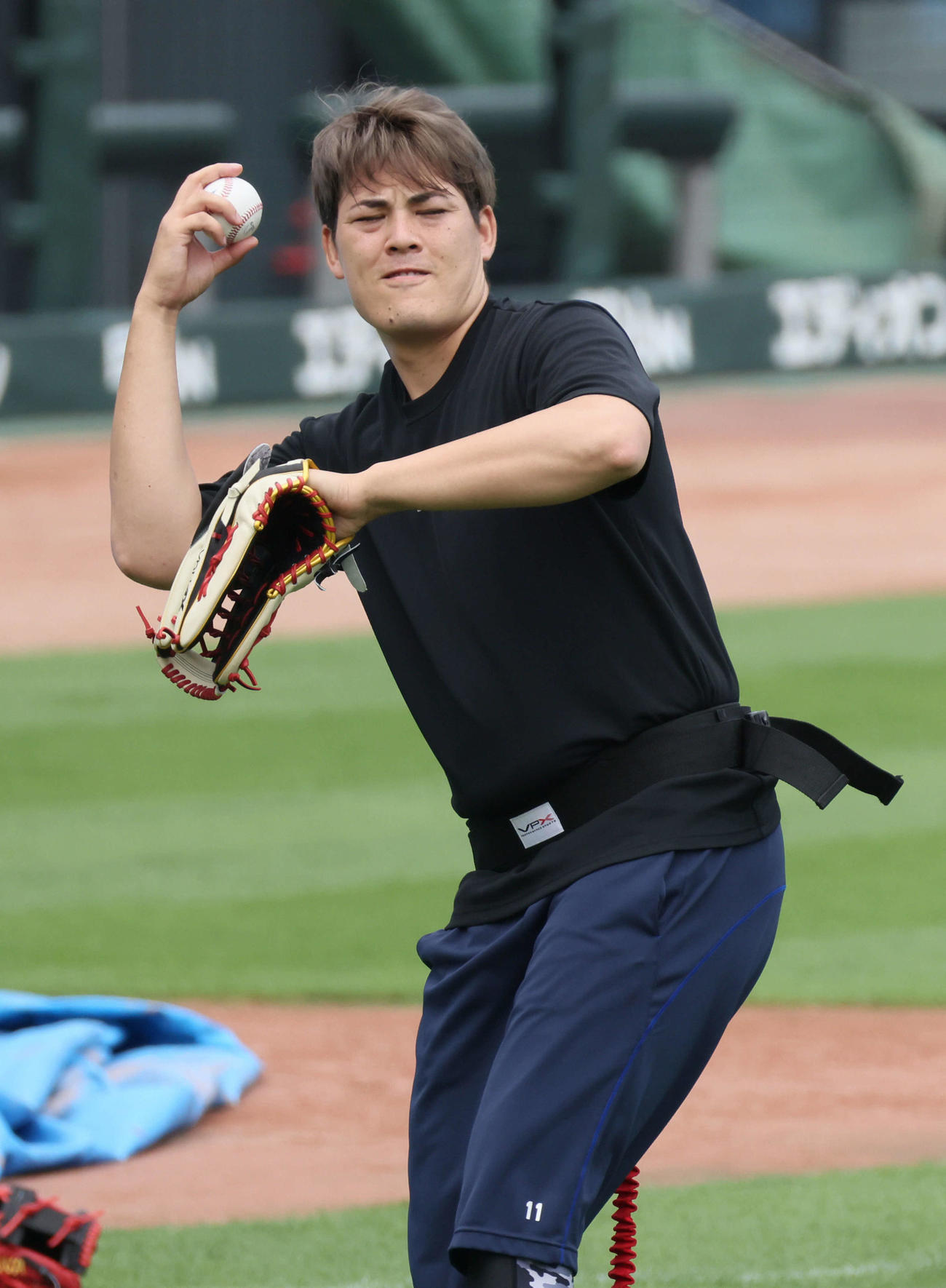 投手指名練習でキャッチボールをする広島九里（撮影・加藤孝規）