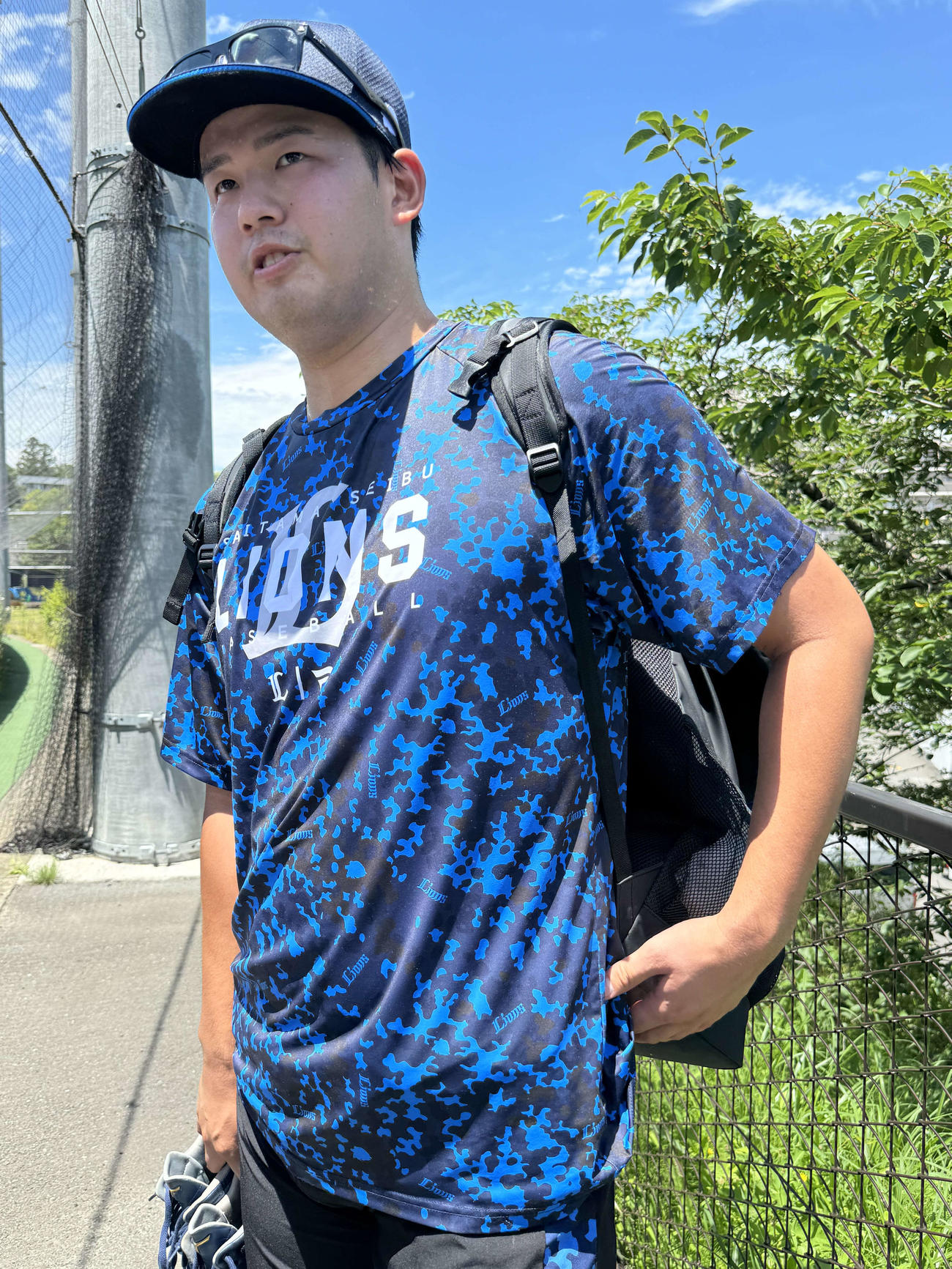 投手練習後に取材を受ける西武渡辺