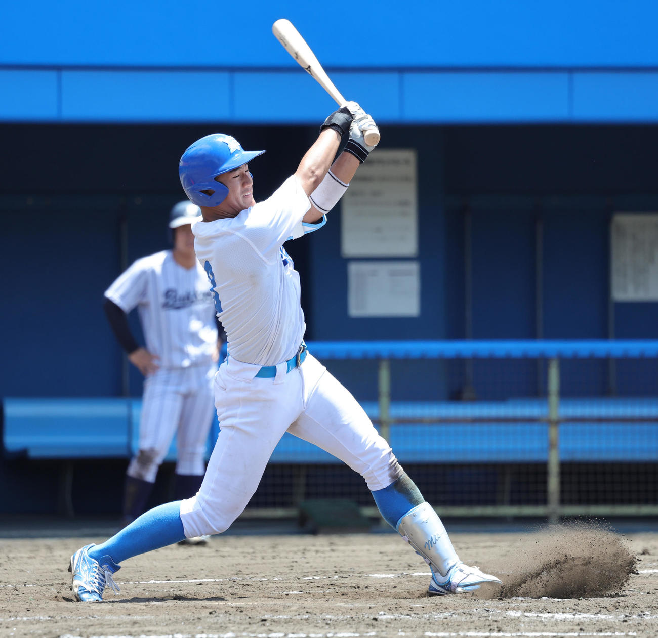 0－2からのケース打撃で空振り三振に倒れる青学大・西川（撮影・野上伸悟）