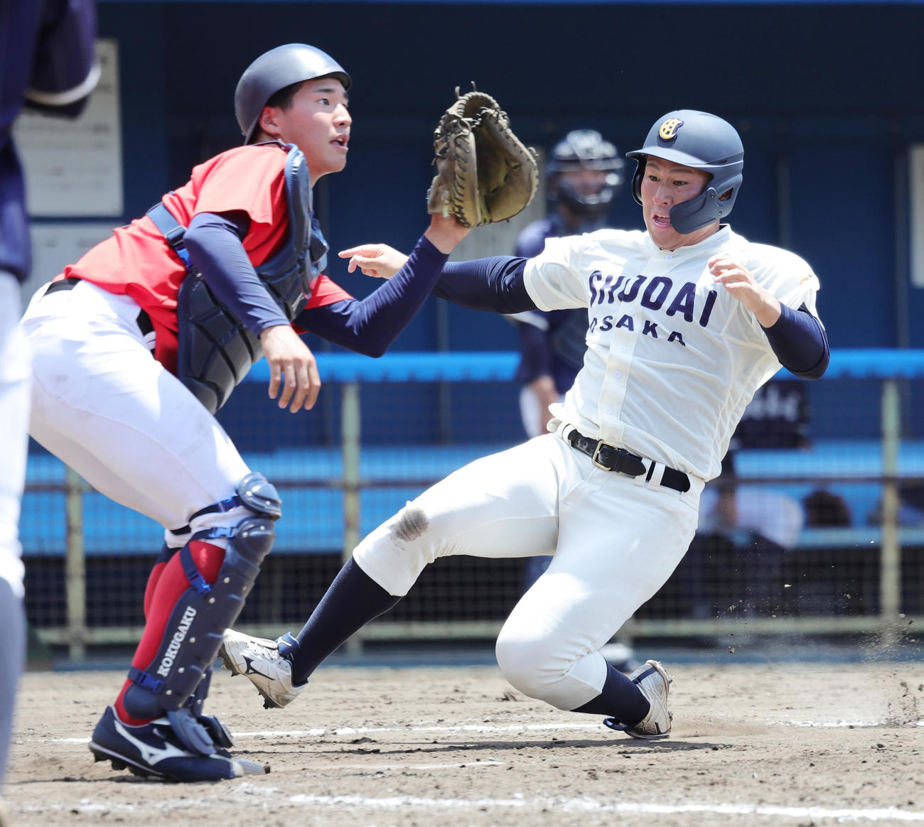 ケース打撃で生還する大商大・渡部（撮影・野上伸悟）