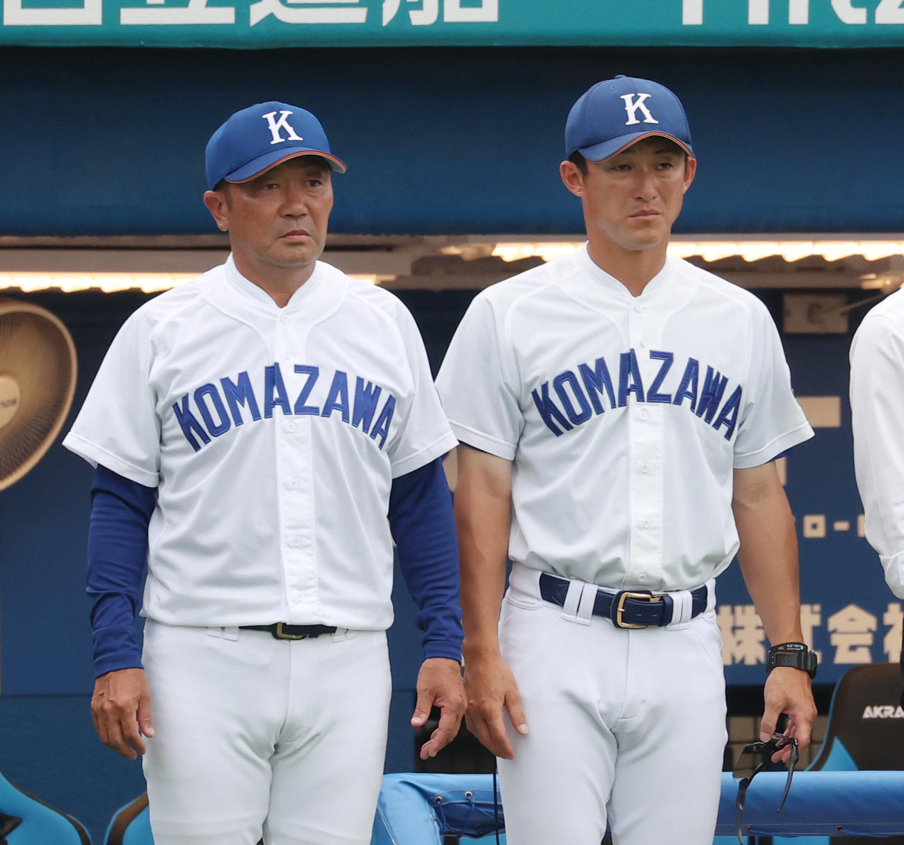 駒大対東農大　勝利した駒大・香田監督（左）と林コーチ（撮影・柴田隆二）