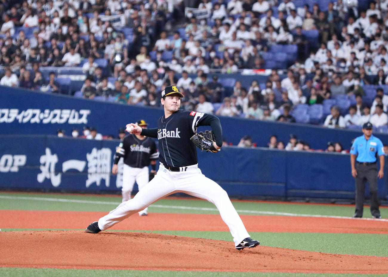 オリックス対ソフトバンク　力投を見せるソフトバンク先発の有原（撮影・上山淳一）