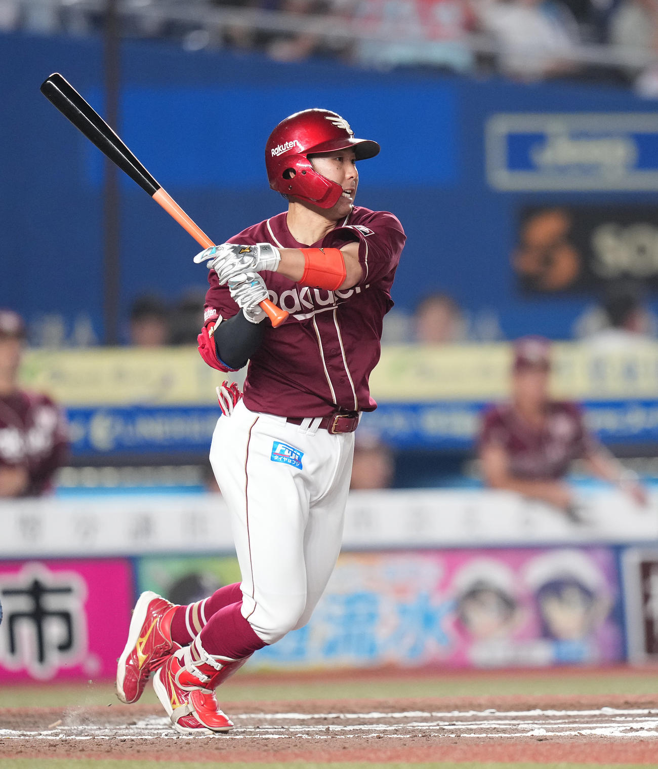 ロッテ対楽天　6回表楽天1死一、三塁、右前適時打を放つ鈴木大（撮影・鈴木みどり）