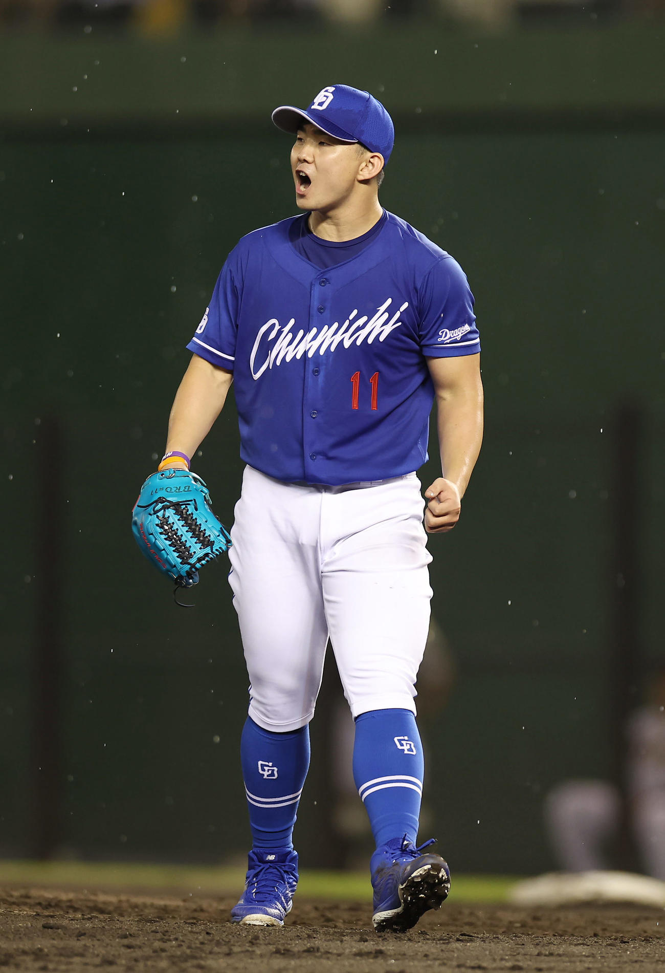 阪神対中日　6回裏阪神2死一塁、前川を見逃し三振に仕留め、雄たけびをあげる小笠原（撮影・前田充）