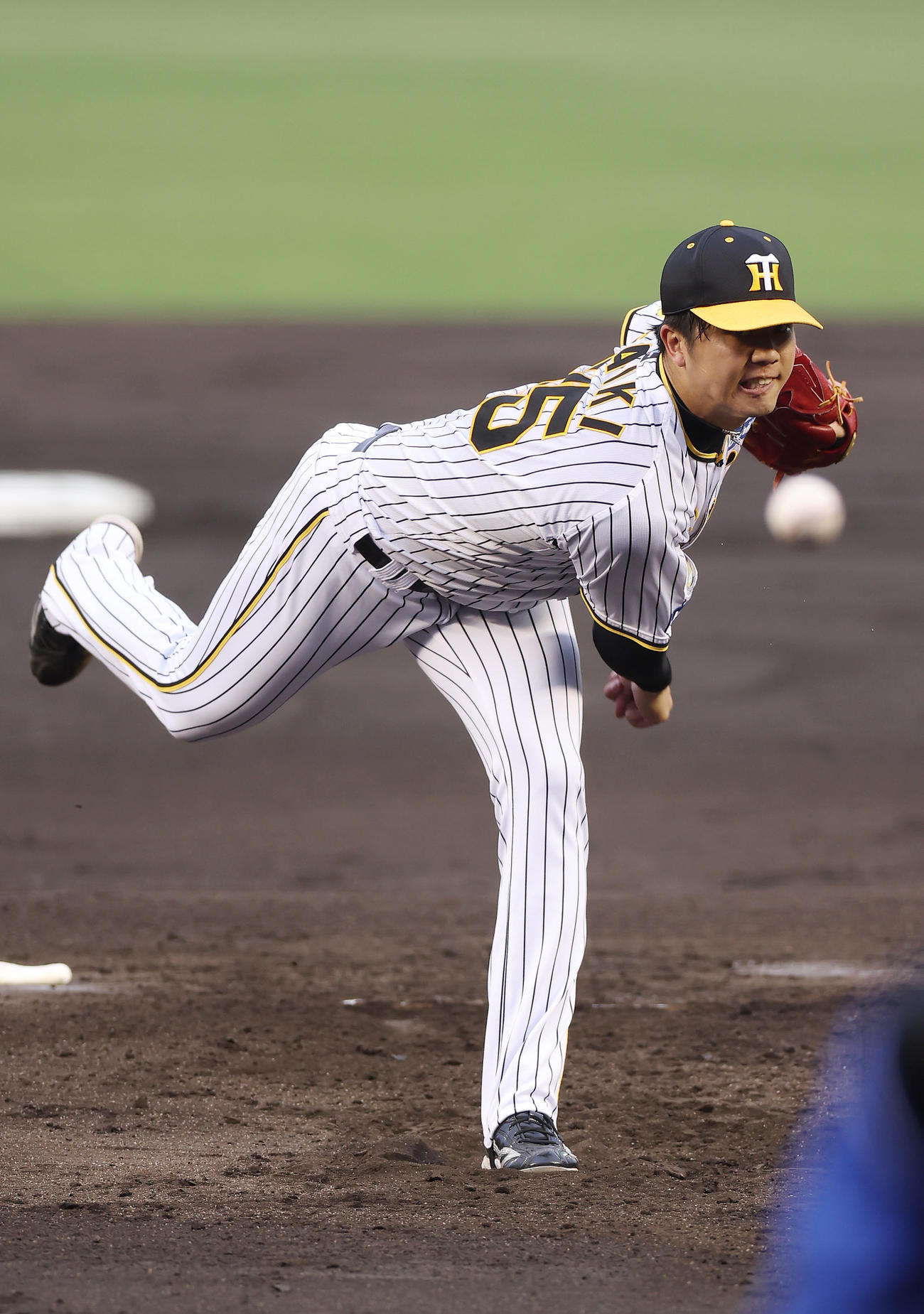 阪神対中日　力投する阪神先発の才木（撮影・前田充）