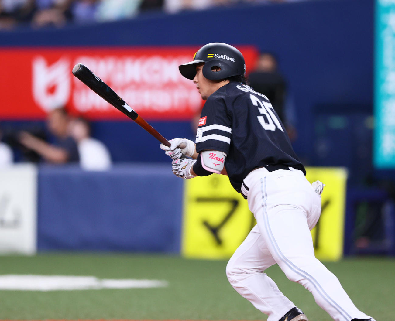 オリックス対ソフトバンク　3回表ソフトバンク1死二塁、佐藤直樹は先制中前適時打を放つ（撮影・上山淳一）＝2024年6月25日、京セラドーム大阪