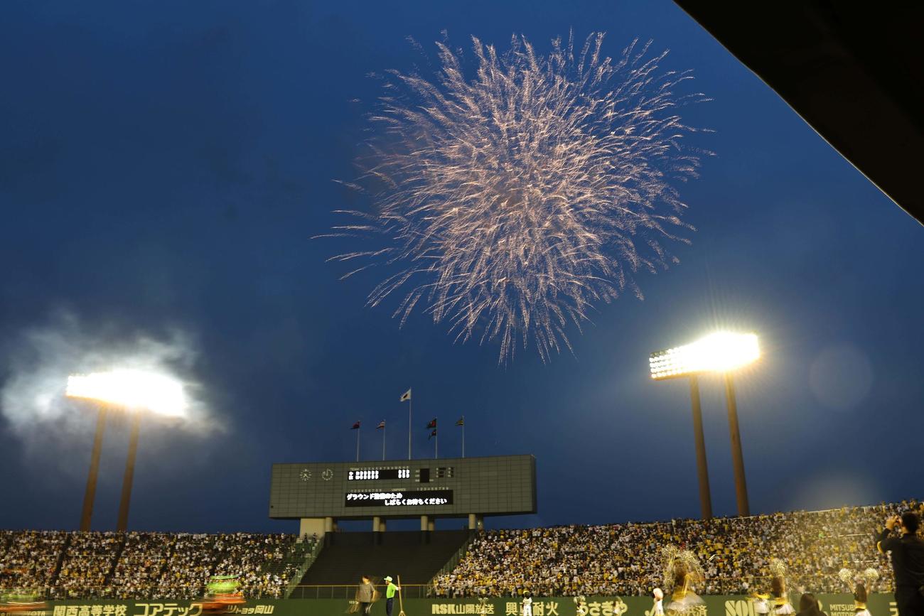 阪神対中日　花火が打ち上げられたマスカットスタジアム（撮影・上田博志）