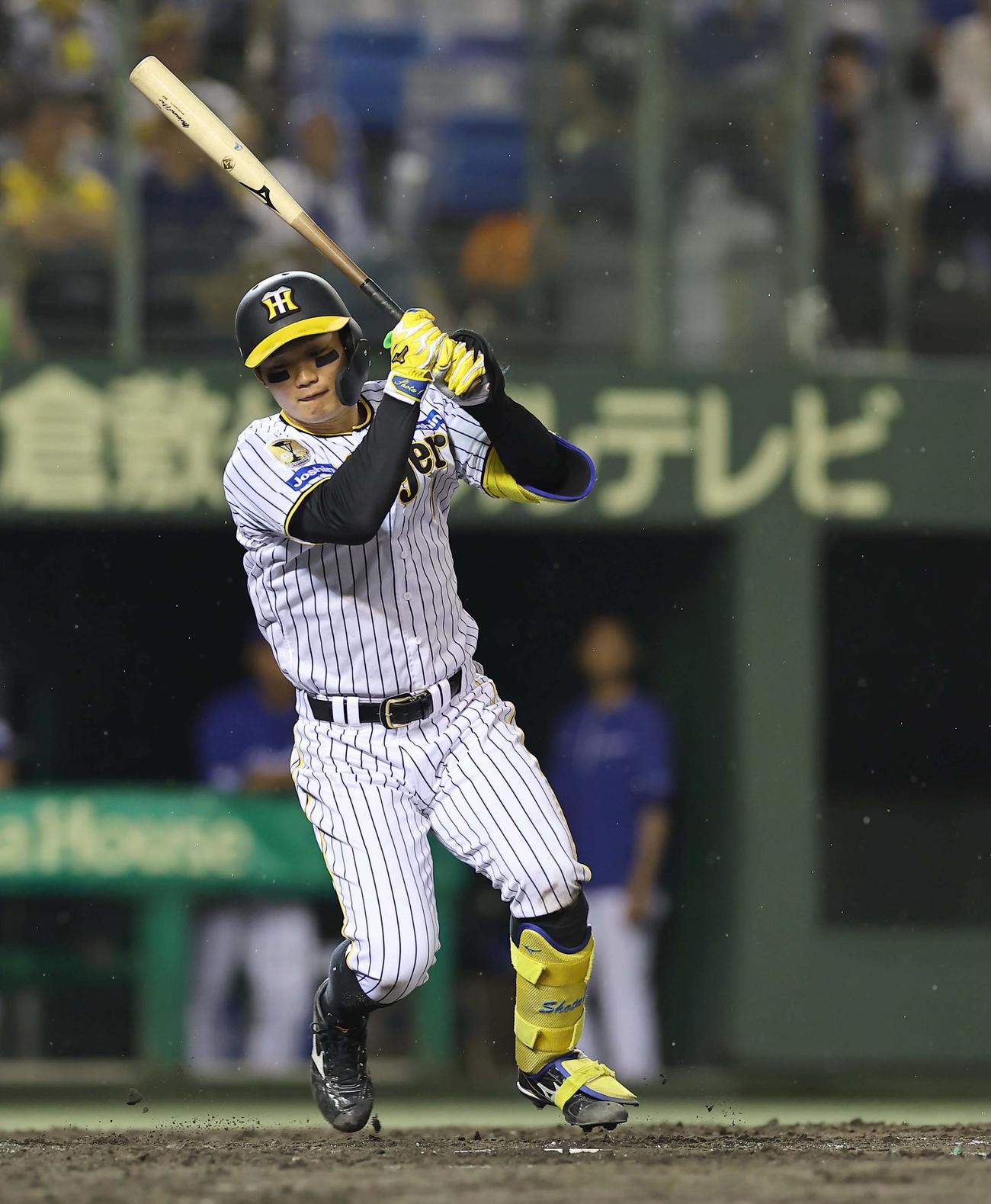 阪神対中日　8回裏阪神2死、森下は三振に倒れる（撮影・上田博志）