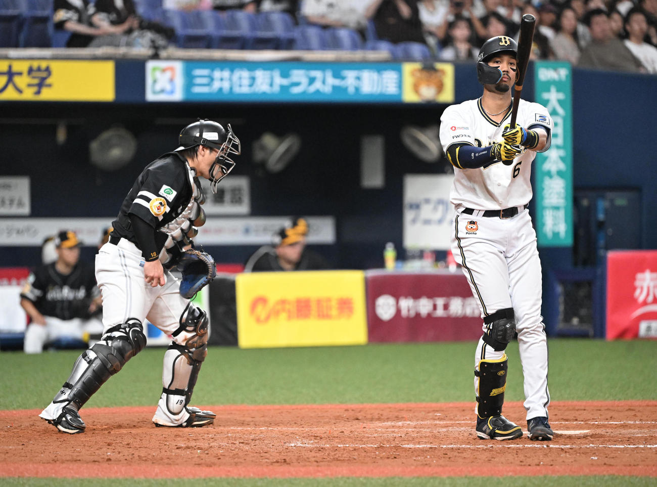オリックス対ソフトバンク　9回裏オリックス2死一、二塁、宗は空振り三振に倒れ試合終了となる（撮影・和賀正仁）