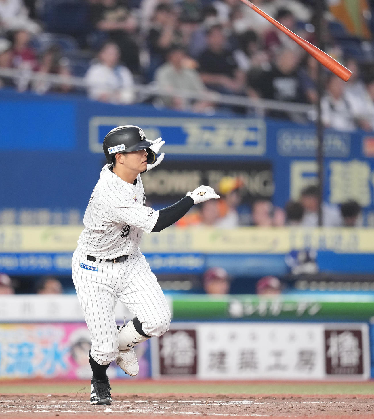 ロッテ対楽天　3回裏ロッテ2死一塁、通算1000安打となる中適時二塁打を放つ中村奨（撮影・鈴木みどり）