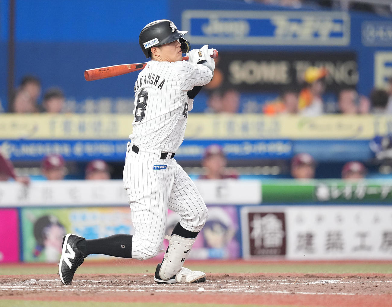 ロッテ対楽天　3回裏ロッテ2死一塁、通算1000安打となる中適時二塁打を放つ中村奨（撮影・鈴木みどり）