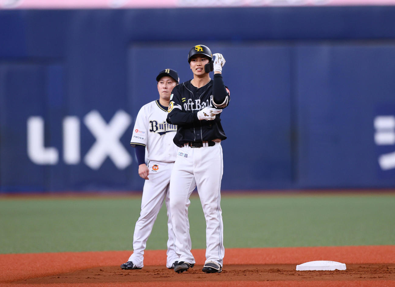 オリックス対ソフトバンク　3回表ソフトバンク1死、広瀬は左二塁打を放つ（撮影・上山淳一）
