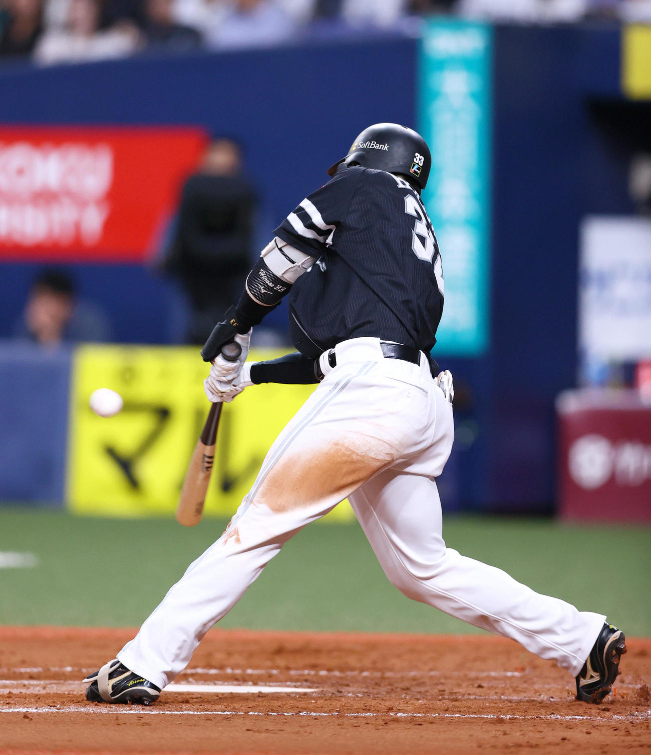 オリックス対ソフトバンク　5回裏ソフトバンク2死、広瀬は右前打を放つ（撮影・上山淳一）